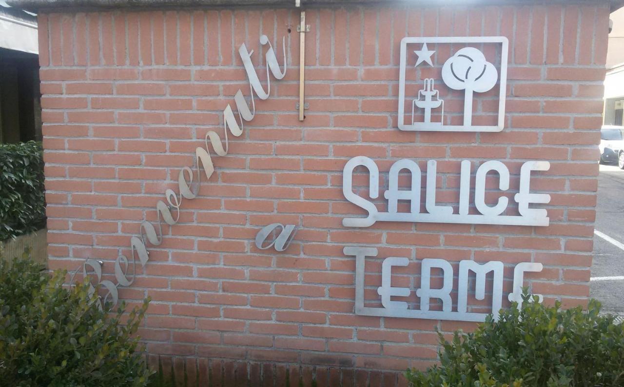 Hotel Salus 萨利切温泉 外观 照片