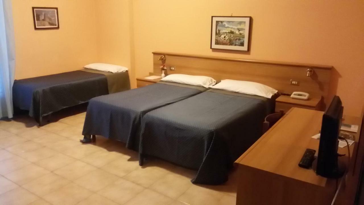 Hotel Salus 萨利切温泉 外观 照片