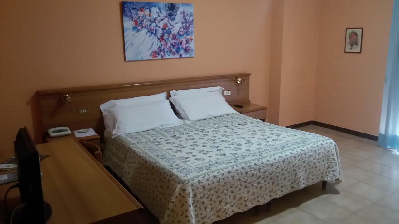 Hotel Salus 萨利切温泉 外观 照片