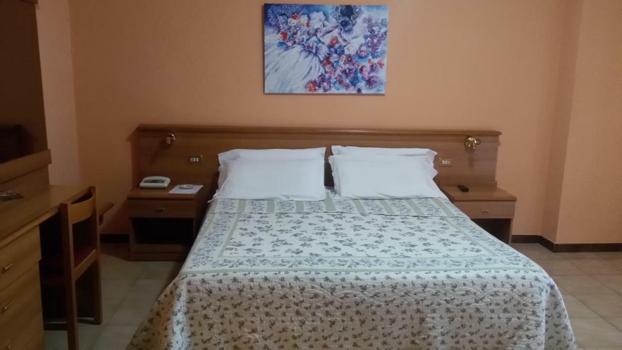 Hotel Salus 萨利切温泉 外观 照片
